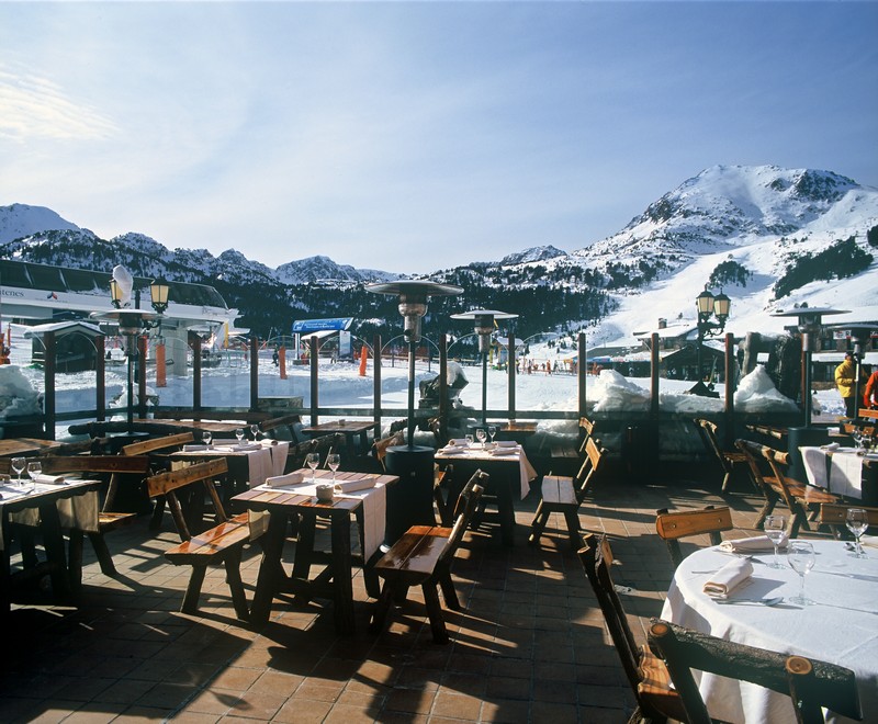 uteservering i Grandvalira utservering vid backen i Grandvalira